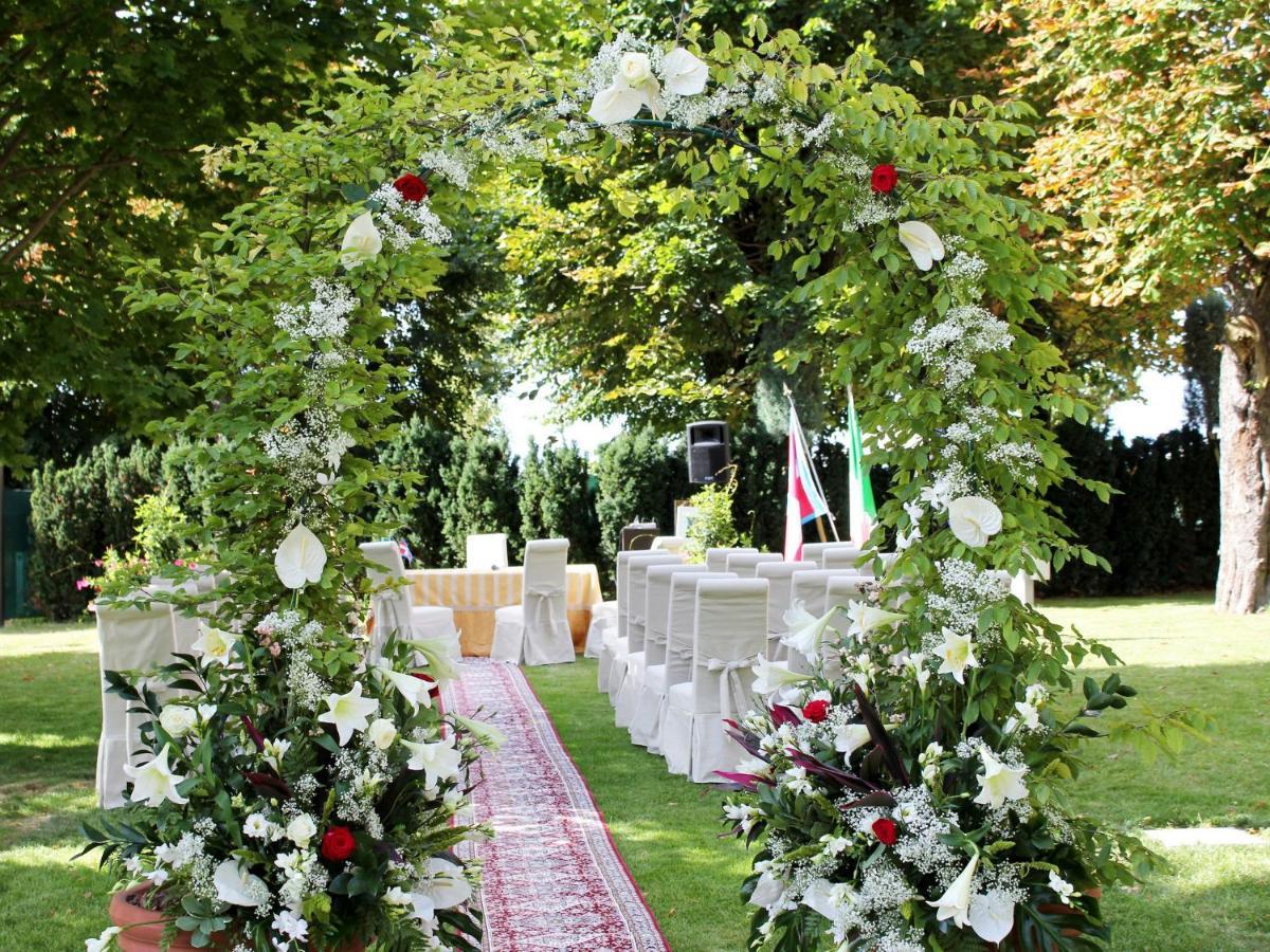 Montaldo Castle & Resort Montaldo Torinese Exterior photo