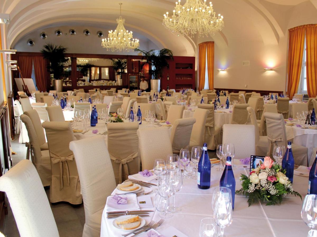 Montaldo Castle & Resort Montaldo Torinese Exterior photo